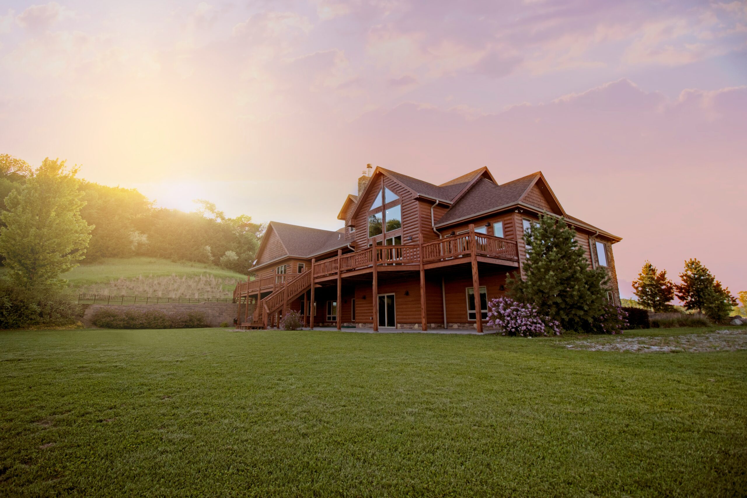 bailey-anselme-Bkp3gLygyeA-unsplash cabin home sitting on green grass